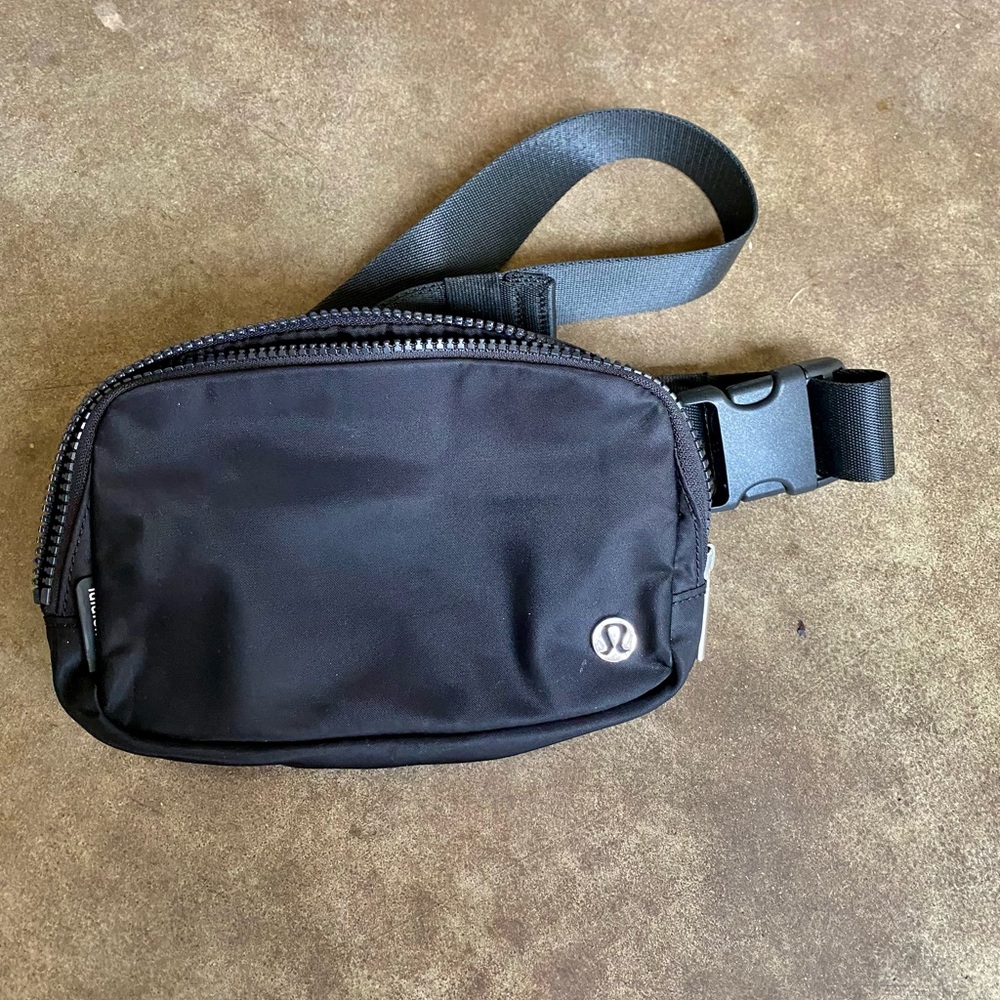 Lululemon Belt Bag! 🖤